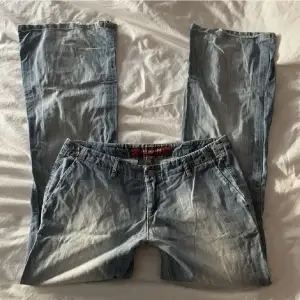 (Lånade bilder) Så fina och snygga lågmidjade jeans som jag älskar men tyvärr har blivit försmå för mig:( Modellen är bootcut🌟