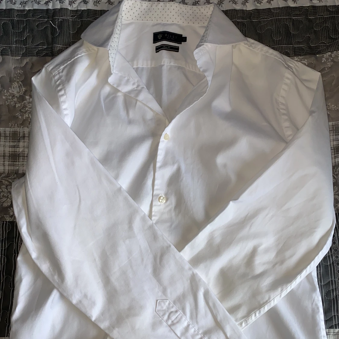 Vit skjorta