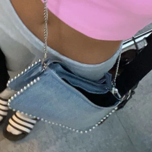 Zara väska - Super fin jeans väska från zara! Väl använd men super bra skick!💕