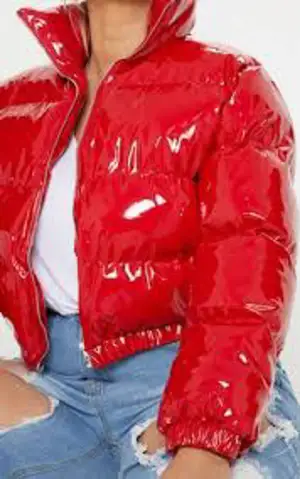 Säljer min röda jacka från PrettyLittleThing. Den är som ny och säljs pga ingen användning.