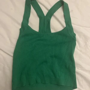 Linne - Säljer detta linnet ifrån New Yorker. Det är lite annorlunda i ryggen som ni ser på bild 2. Linnet är oandvänt, ändast testat. 