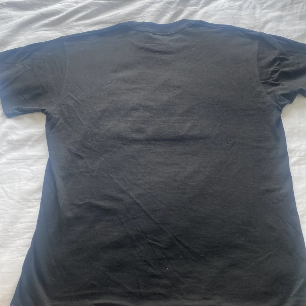 Svart vintage tshirt från beyond retro. Oversized. Knappt använd.. T-shirts.