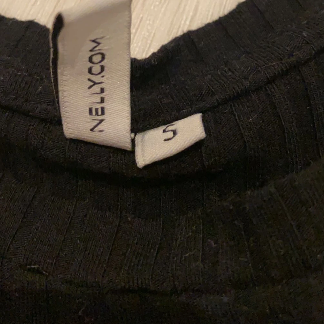 Svart ribbad tröja  - 90