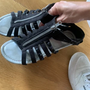 Sandaler snygga - Lite grekiskt inspirerade sandaler som jag tyvärr inte använder. 