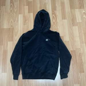 Svart nike hoodie i storlek S