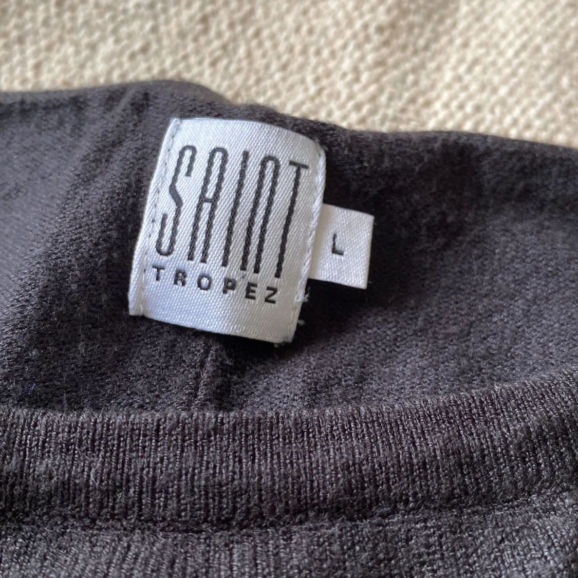 Långärmad svart tröja - 91