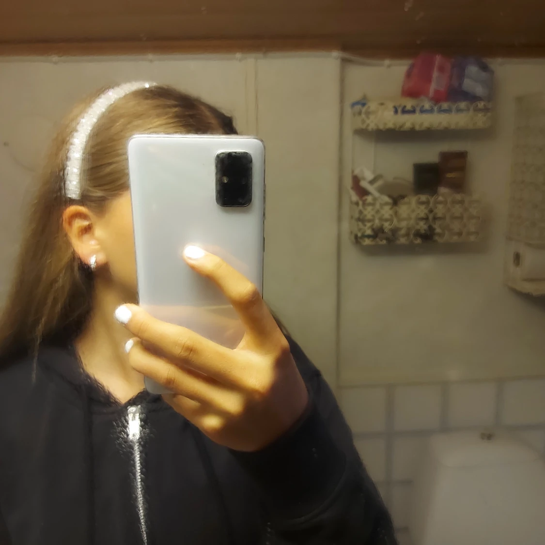 Vitt diadem med stenar