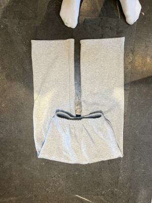 Mjukisbyxor zara storlek s - Superfina. Saknar snöre bara.  Försten till kvarn. Klicka gärna på köp nu ❤️