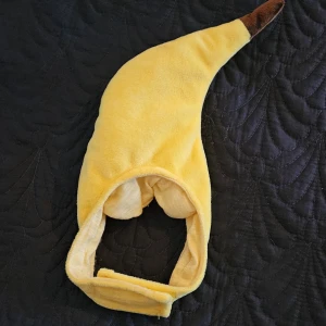 Hatt till katt/hund - Banan hatt till katt eller liten hund 