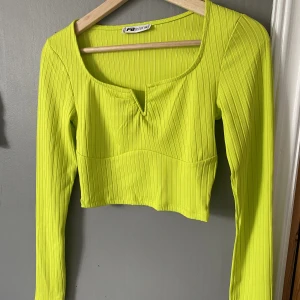 Neon linne  - Jätte snygg tröja ifrån new yorker i neon, passar så bra till fest! Stl xs 