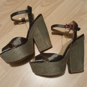 Miss sixty klackar - Ett par snygga miss sixty klackar i använt men gott skick. 