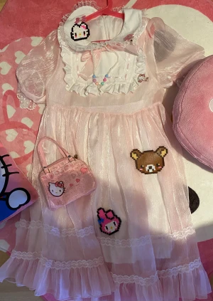 Lolita klänning - Rosa lolita klänning med peter pan collar Köpt för 400kr