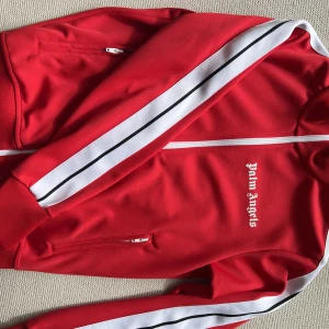 Palm Angels track jacket - WTS Palm track jacket  Size XS  COND 9.5/10  Endast använd handfull tillfällen. 