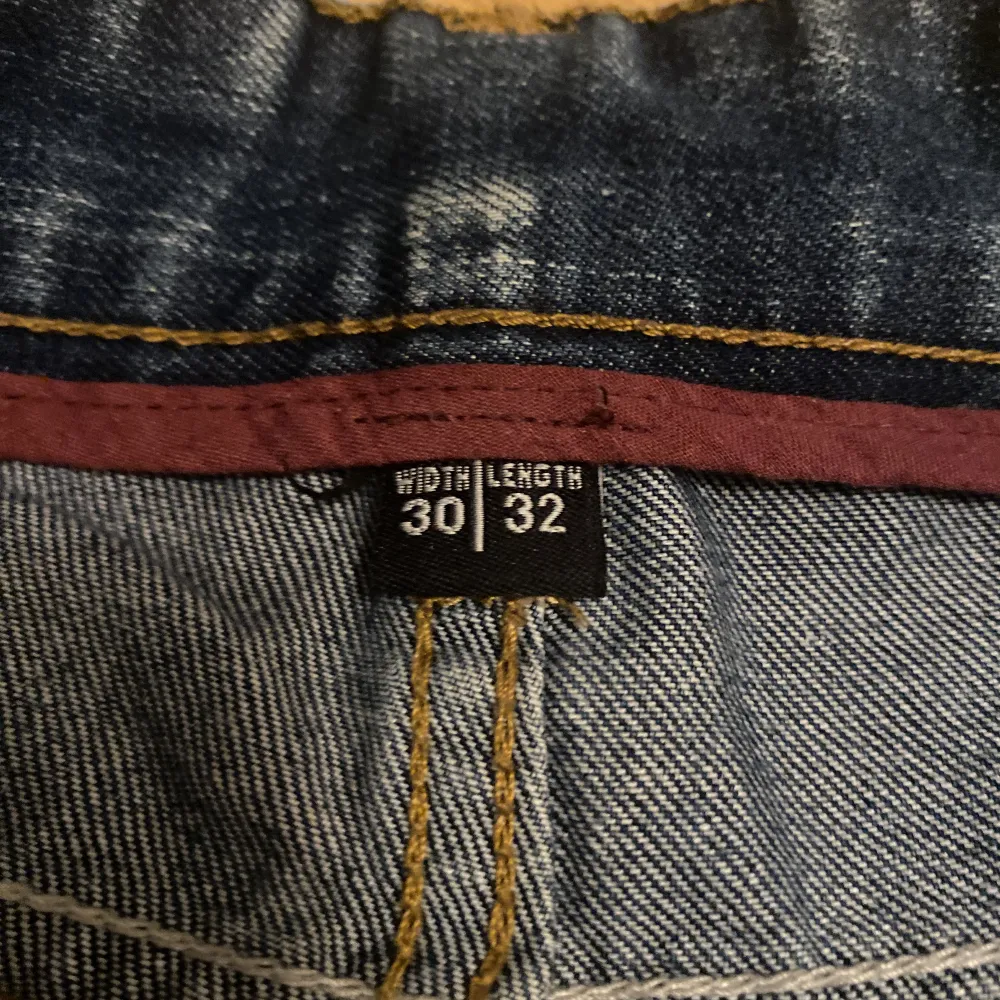 Bra skick men tecken på anständigt finns, storlek 30/32 . Jeans & Byxor.