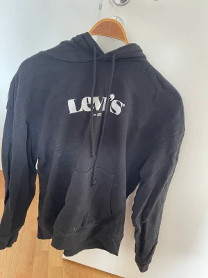 Levi’s tröjor  - 2 stycken Levi’s tröjor.  Använd 1 gång   Storlek L  2 stycken 300kr eller 1 för 150kr