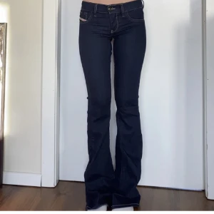 Diesel jeans - Säljer dessa lågmidjade jeans från diesel då jag behöver pengar! Passar mig som har XS/S.  Endast använd tre gånger.