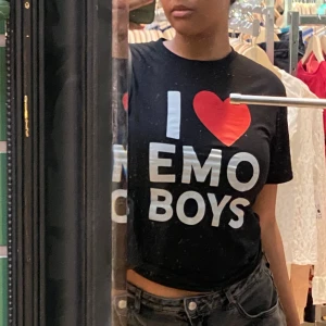 I love emo boys - Köpt på sellpy!!