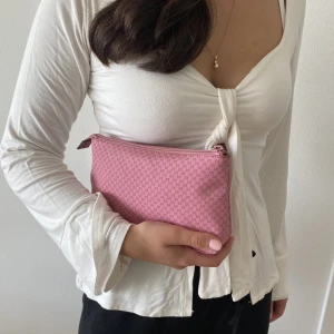 ÄKTA GUCCIVÄSKA - Liten gucciväska ÄKTA från Vestiaire Collective. Inga skador. Inte använd.