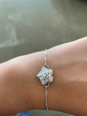 Armband - Säljer detta jättefina armband då det inte kommer till användning, super fint och bra kvalitet 