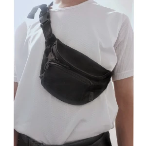 Techno Midjeväska Svart - Robust och knapp använd. Lätt, funktkonell och perfekt att stampa i skogen med till 200 bpm.