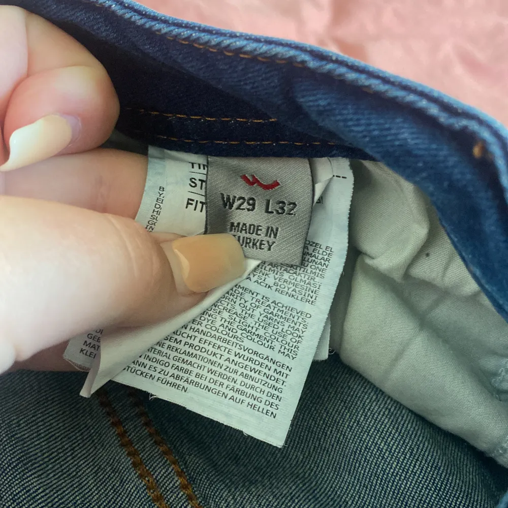 Jötte fina lowrice bootcut jeans från LTB, använda 1 gång💕  Inte mina bilder. Jeans & Byxor.