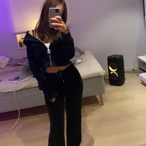 svart juicysett - ett svart assnyggt juicysett, passar till allt❤️❤️