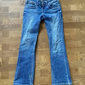 LTB low rise jeans - Säljer mina LTB jeans som är både lowrise och bootcut. Dom köptes för lite mindre än ett år sedan men är i gott skick. Dom är helt slutsålda på hemmsidan