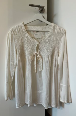 Odd Molly blus - Vit Odd Molly blus i fint skick, storlek 4.