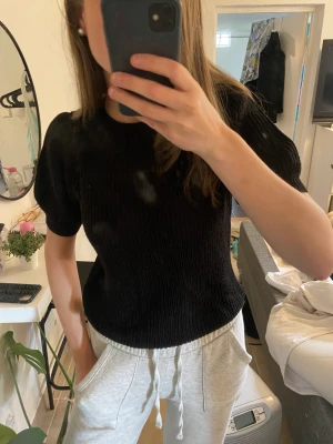 Stickad t-shirt - Så fin stickad t-shirt från vero Moda❤️