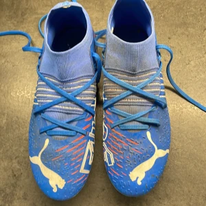 Puma future - Säljer mina Puma future skor därför säljer dessa skor för dom är för små för mig nu.  Dom har hyvsat bra skick men lite smuts som enkelt kan tas bort. 