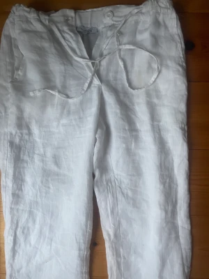 DesignBySi - Superfina linnebyxor från designby Si, storlek xs💗helt oanvända, nypris 529