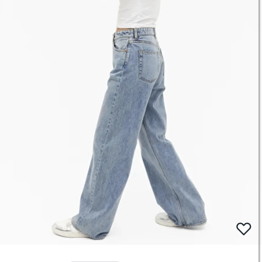 Supersnygga jeans från monki!! Bra skick 🫶🏼🫶🏼. Jeans & Byxor.