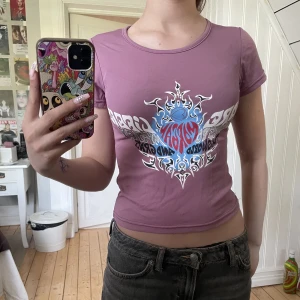 Graphic baby tee - Kommer aldrig till användning <3 alla priser är + frakt!