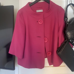 Trekvartsärmad kofta - 3/4 ärmad kofta som är superfin nu o vår o sommar! 