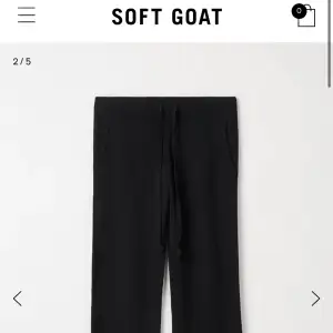 Jag säljer mina Soft Goat, svarta Cashmere byxor. Storlek S. Dem är i bra skick.