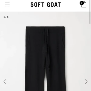 Soft Goat  - Jag säljer mina Soft Goat, svarta Cashmere byxor. Storlek S. Dem är i bra skick.