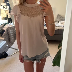 Blus hm - asfin blus från hm som inte kommer till användning, aldrig använd💕