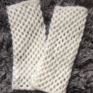 Handvärmare - Vita handvärmare med hål