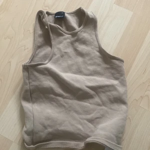 Beig linne - Aldrig använt, säljer pga att det är för litet för mig 