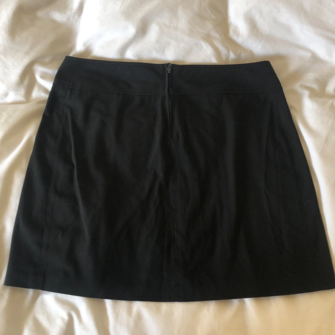 Svart veckad minikjol strl 42 - 90