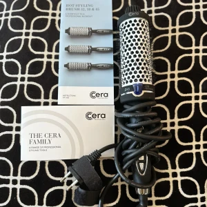 Värmeborste  - En värmeborste från Cera, Storlek på borsten är 45mm. Använt fåtal gånger. Så den är som ny. Säljer för 500 nypris är 800kr. Pris  kan diskuteras.