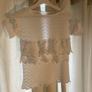 Volang topp - Volang topp storlek s 200kr 