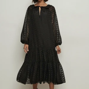 Klänning från NA-KD - Säljer denna fina klänningen. Helt ny med prislappar på. Nypris 900kr