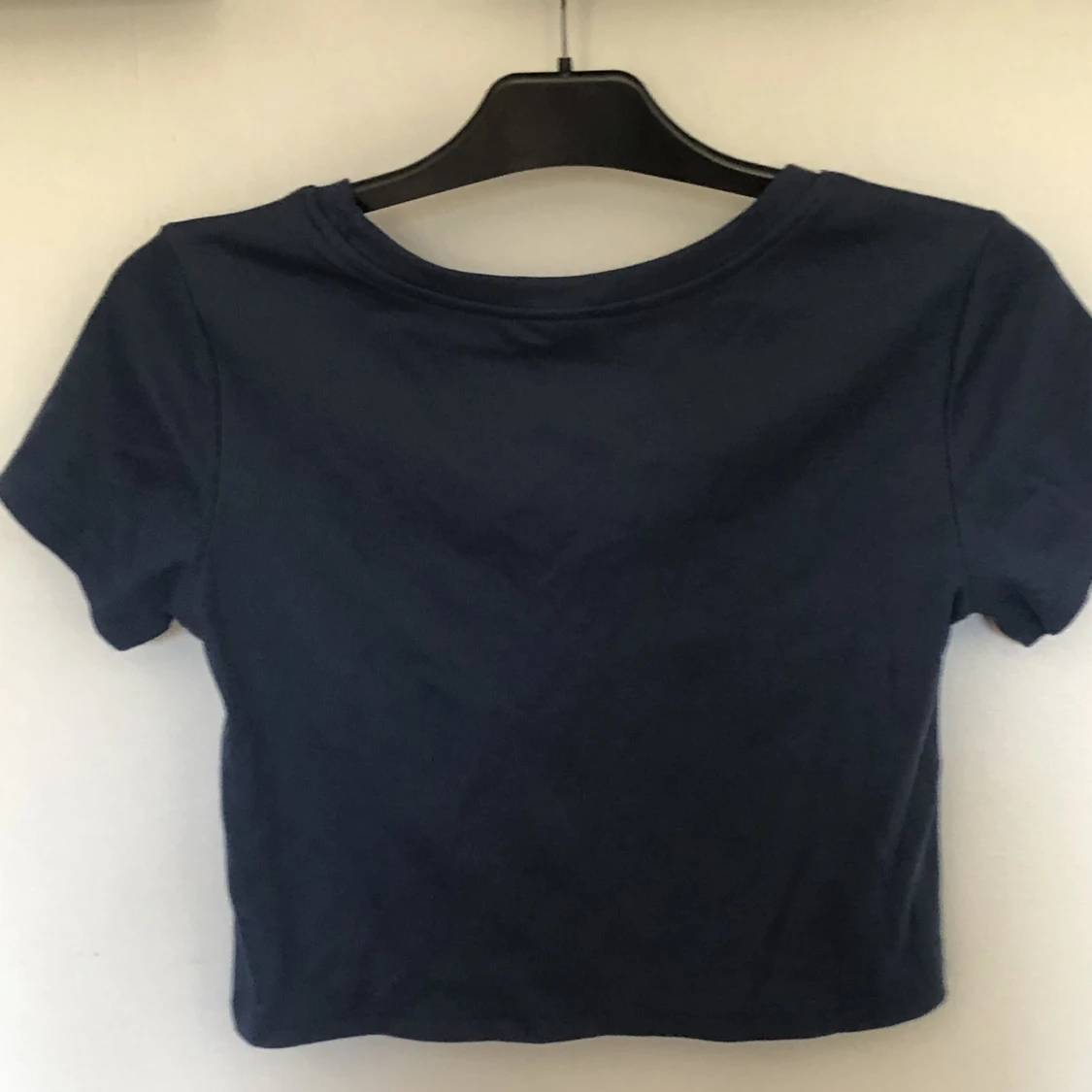 Croppad T shirt i stl L. - 90