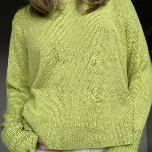En fin grön långärmad tröja! Frakt: 45kr