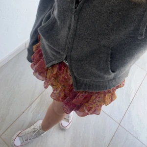 Zara Kjol - Super snygg Zara kjol kommer inte till användning längre!❤️säljer direkt för 400kr