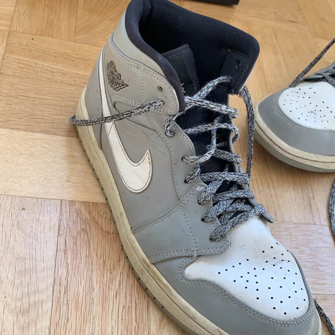 Jordan 1 (Wolf Grey Black White) - 90