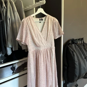 Långklänning  - Andvänd 1 gång, strl xs. Fler bilder kan lösas vid intresse 🥰