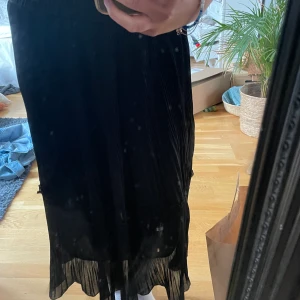 Långkjol i tyll/spets - Långkjol i tyll