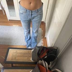 Drömmigaste bootcut jeansen i 512!!! Passar en 38 men också större🥰🥰